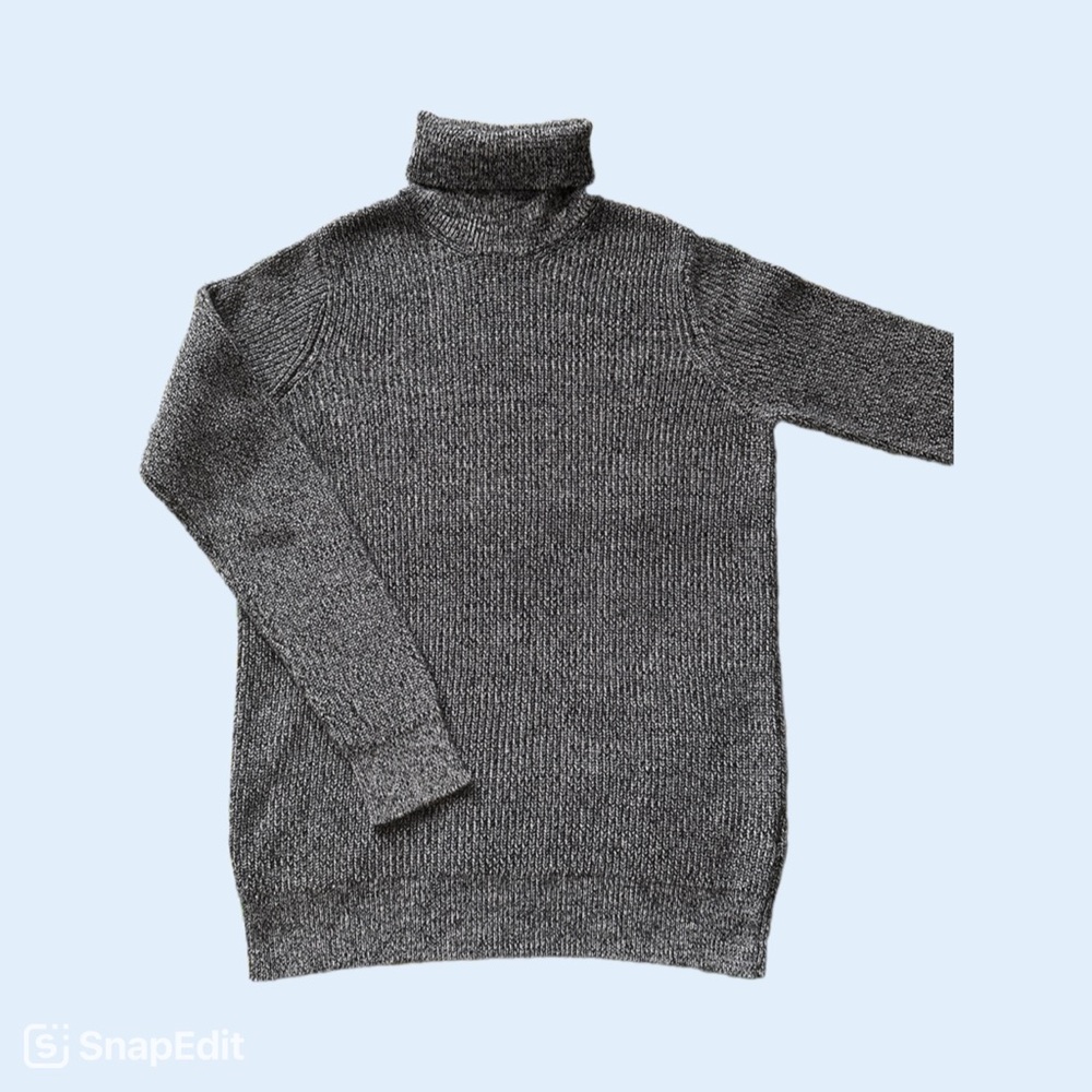 Gray Turtleneck Sweater with Ribbed Knit and Relaxed Fit